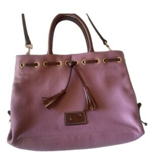 Dooney and Bourke handbag - New w/o tags
BEAUTIFUL!